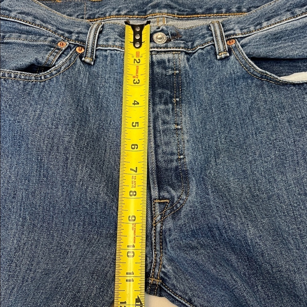 LEVI’S 501 MENS MEDIUM WASH STRAIGHT LEG JEANS 34x29 - Picture 9 of 16